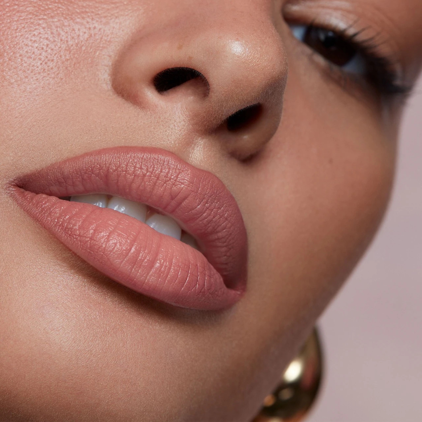 MAJOR HEADLINES MATTE SUEDE LIPSTICK SEDUCTIVE (LABIAL EN BARRA MATE)